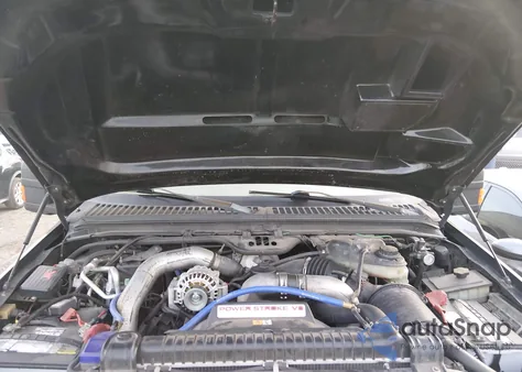 2005 Ford Excursion Limited z USA, uszkodzony, nr VIN 1FMSU43PX5ED47841